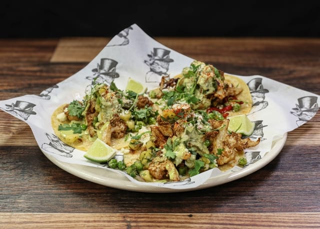 Queso con Lentil.